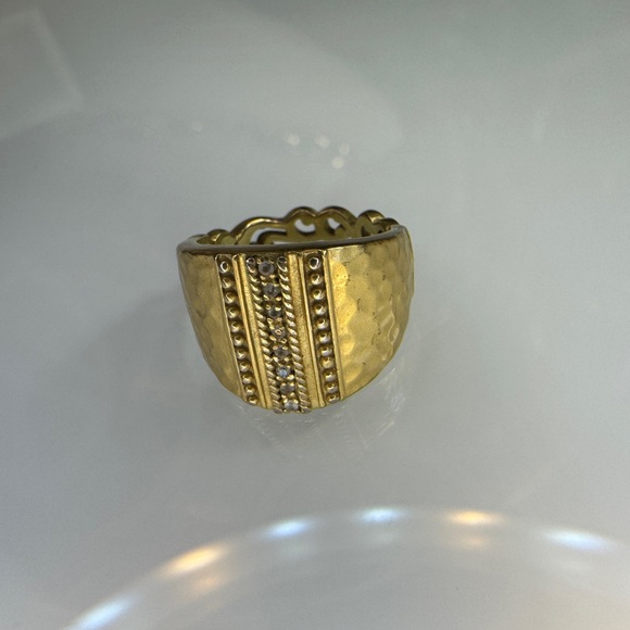 Elegant Vintage Gold-Tone Women's Ring - Picture 7 of 9